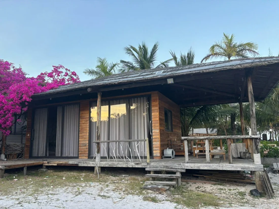 Nhà gỗ trong vườn Happy House
